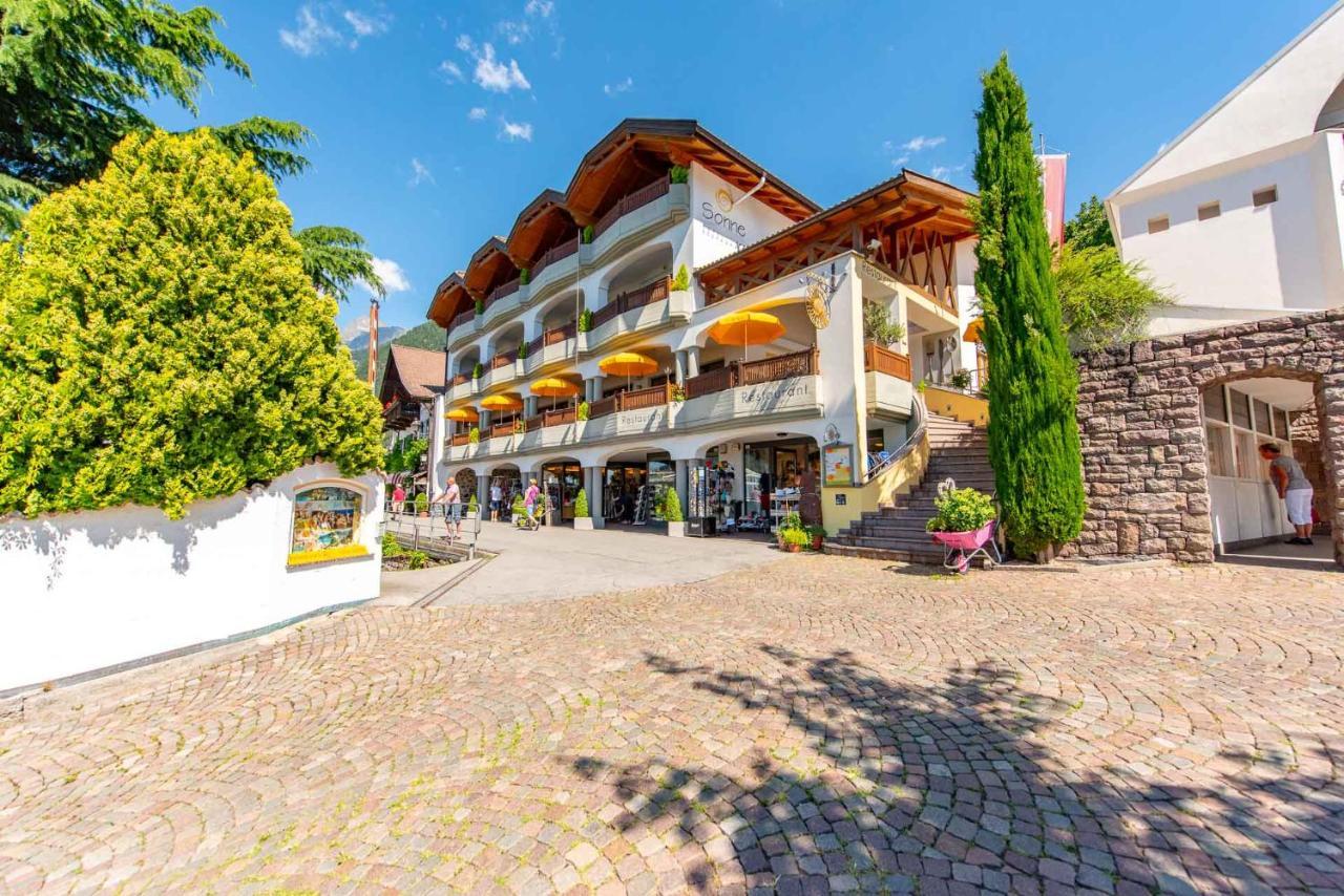 Small Hotel Sonne Tirolo Exterior photo
