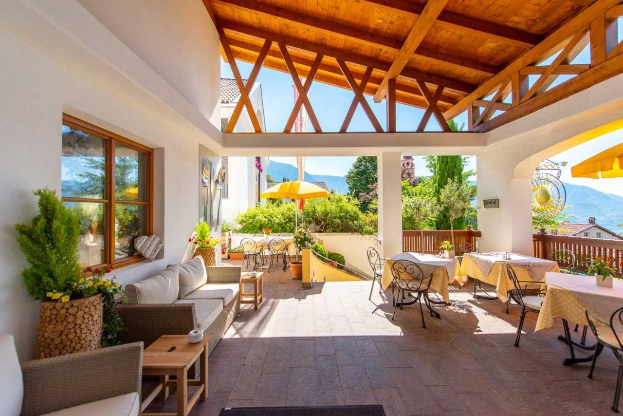 Small Hotel Sonne Tirolo Exterior photo