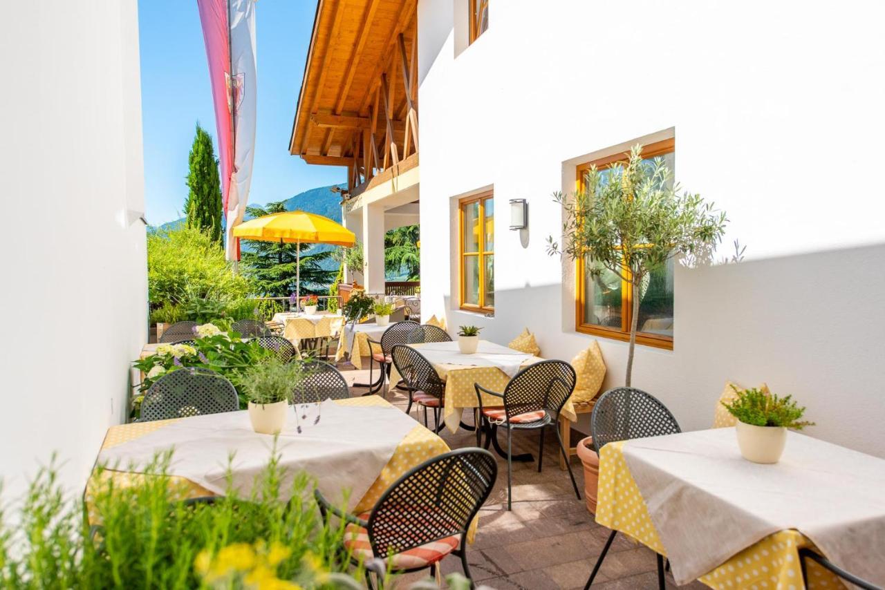 Small Hotel Sonne Tirolo Exterior photo