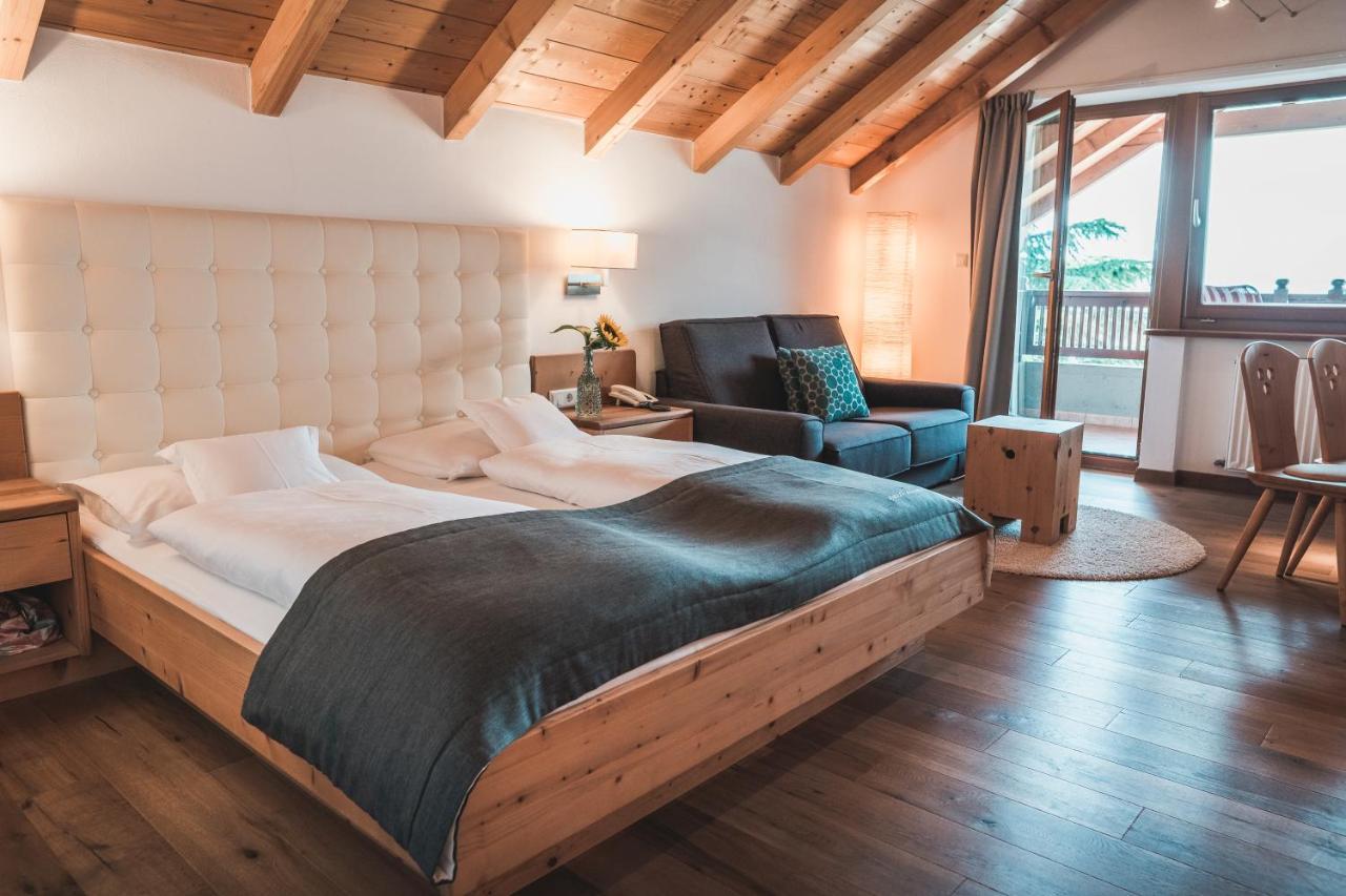 Small Hotel Sonne Tirolo Exterior photo