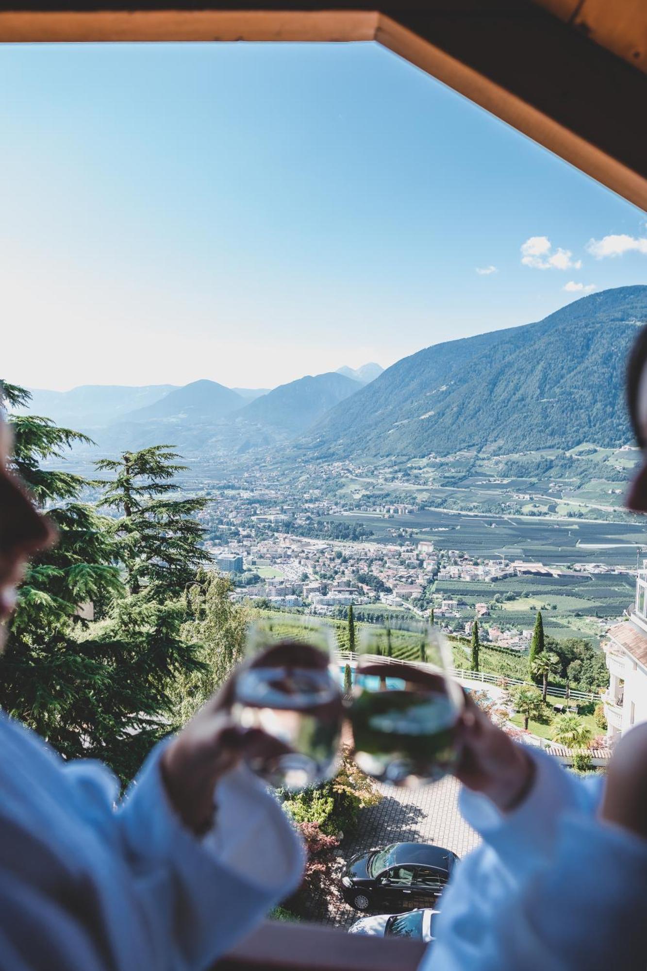 Small Hotel Sonne Tirolo Exterior photo