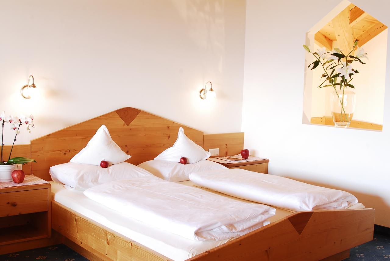 Small Hotel Sonne Tirolo Exterior photo