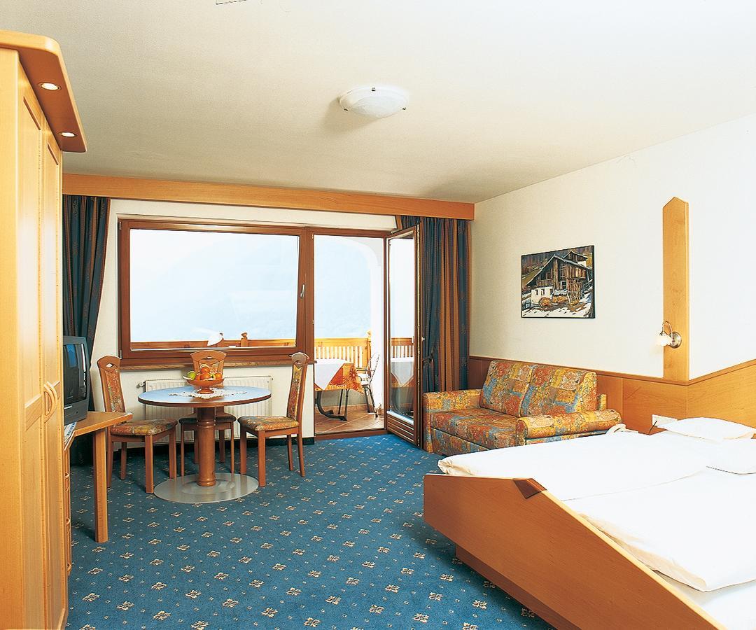 Small Hotel Sonne Tirolo Exterior photo