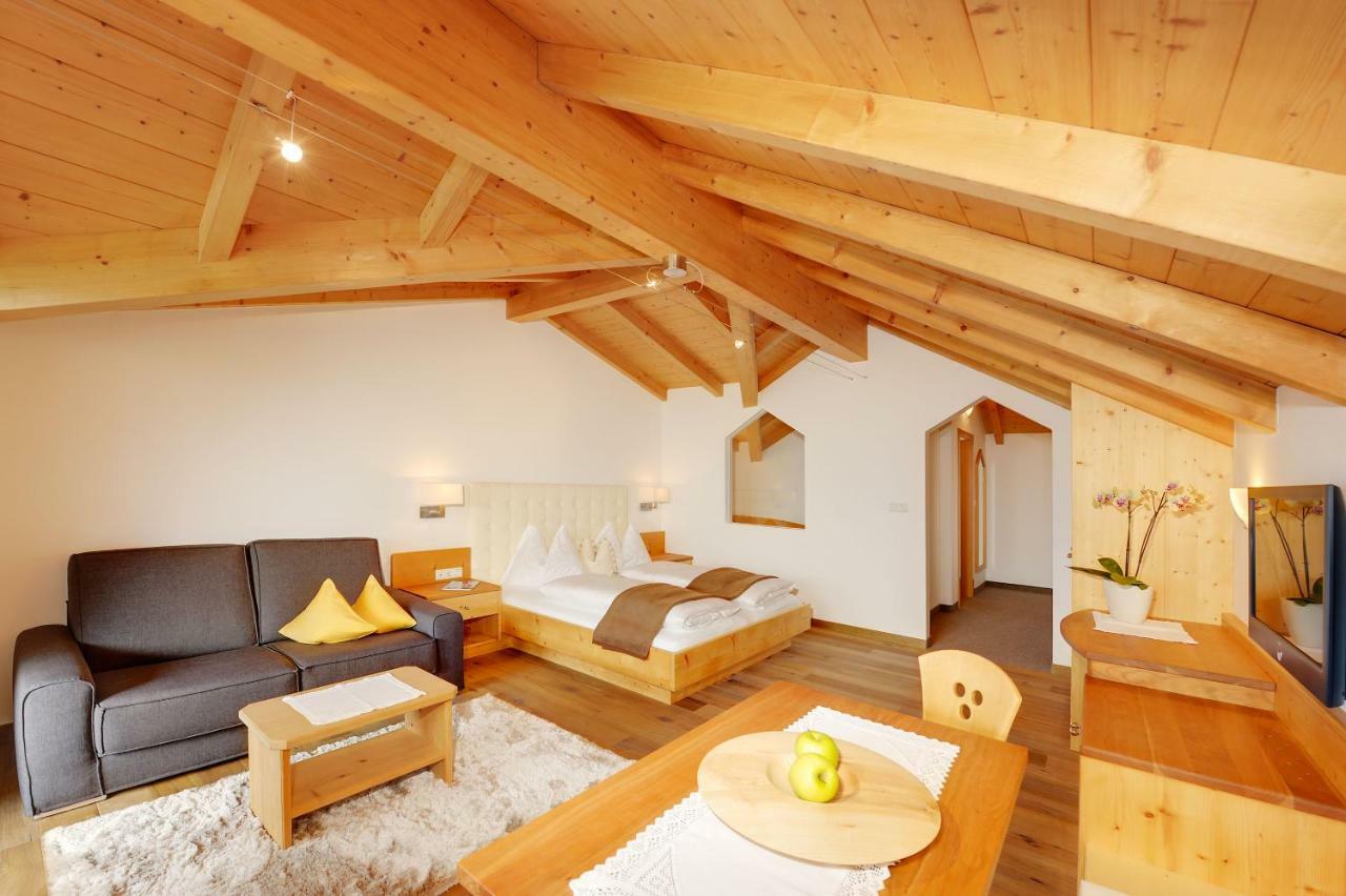 Small Hotel Sonne Tirolo Exterior photo